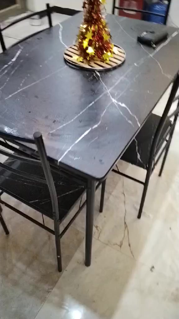 تخم للبيع نضيف جدا  سعر 500 وبيه مجال قليل عدد المقاعد 10.  ميز طعام 75 قفل مكاني شهداء ا البياع قرب رضا مول


**إذا كنت صاحب هذا الإعلان وتريد حذفه لأي سبب، رجاءا أرسل رسالة إلى الدعم الفني**