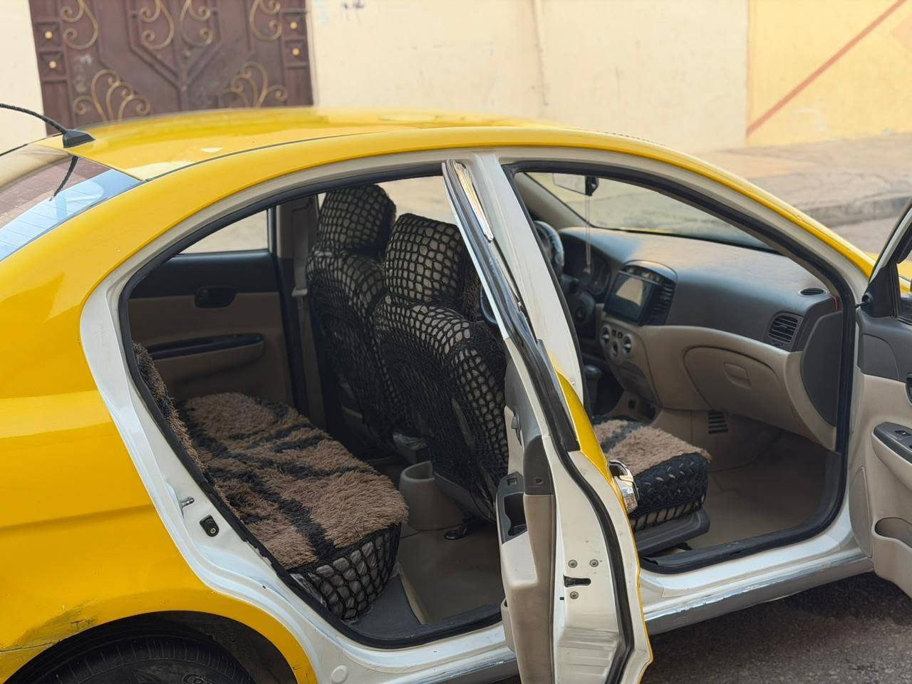 السلام عليكم
اكسنت دبدوب ٢٠١١ تكسي رقم نينوى
بيها باب وشويه براس البوند مكانات مال تكسي
كوبون بنزين بيها  ابيع تحويل فقط
السعر ١٠٠$
الاتصال ***********
***********
