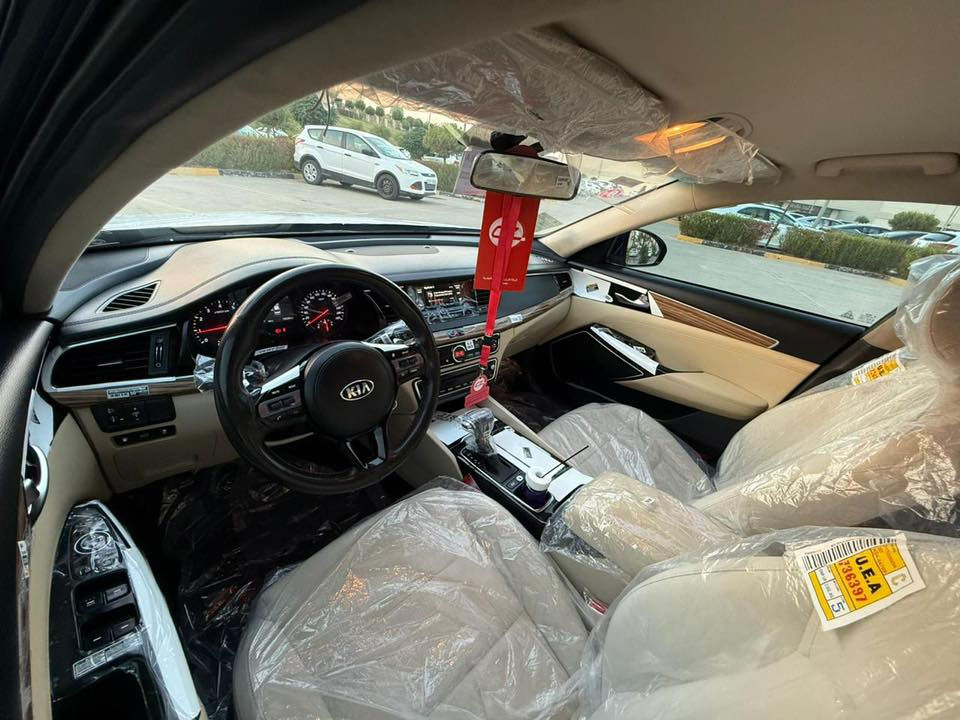 سلام عليكم كيا كدنزه الشكل الجديد 2018  ستلام شركه البخيت - خليجيه -كفاله عامه-بيه 40سم بارد ومصبوغ البنيد فقط-ماشيه87الف- سنويه جديده تحويل مباشر- او وكاله- كير -محرك- صدر - تخم تاير كوري سياره _ اي نقص مابيه _ حجم المحرك 3300دوش -V6 موقع السياره بغداد الصالحية -مواصفات السيارة -لد امامي حاجب-حساس خلفي - يدات نيكل داخل عسلي - لد خلفي - اشاير بل مري- مري كهربائي-ترحيب- تبريد قطعتين - تحكم نضام قياده- رقم صاحب السيارة *********** السعر 165$
