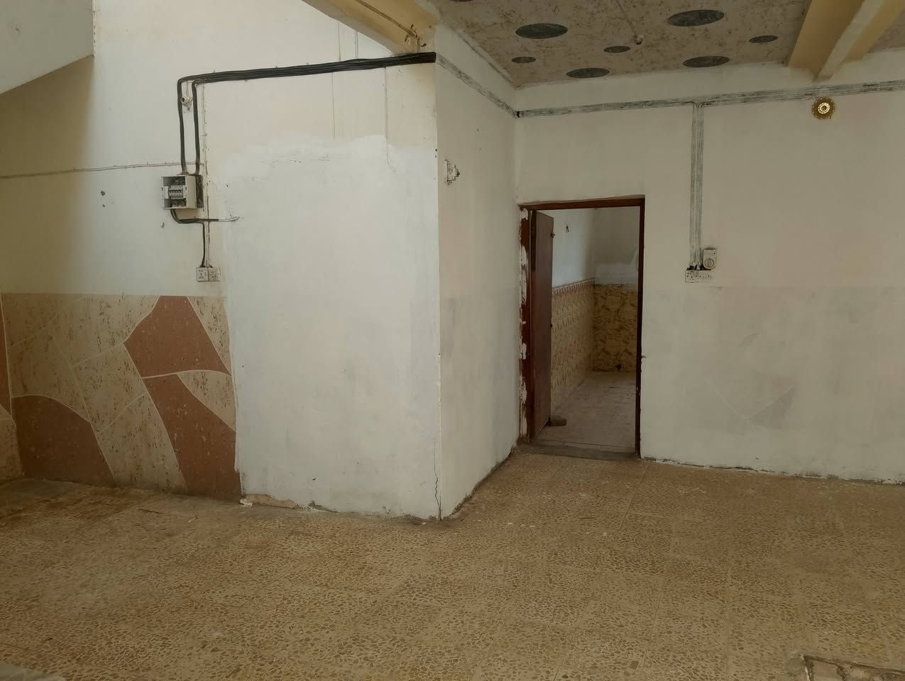 بيت لليجار حي المكرمه المساحه 140 متر قرب مدرسة نا شئة اليل والصديقه الطاهرة ***********
