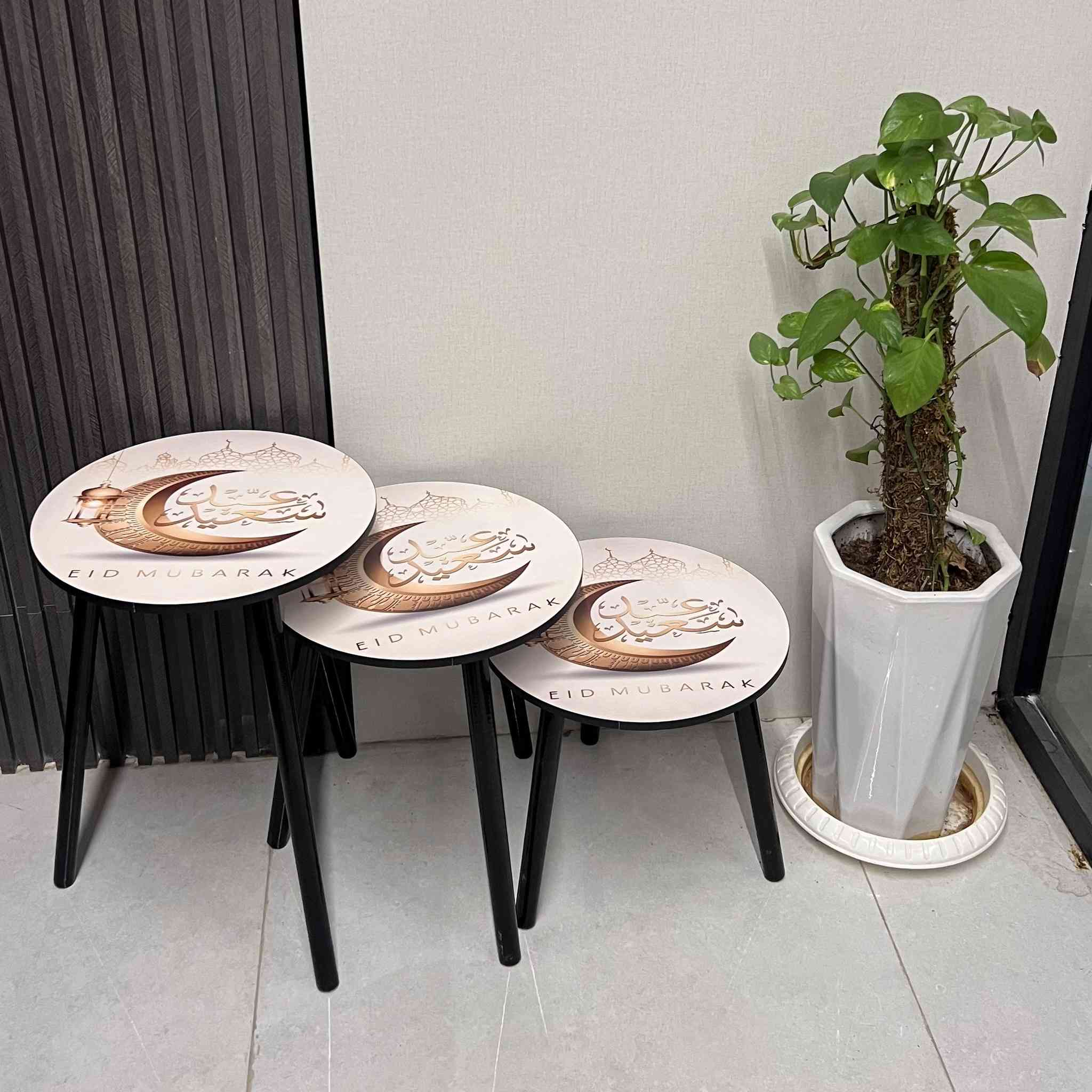 ✨ أجواء العيد تكتمل مع طقم طاولات ضيافة عيد مبارك – موديل X-2510 ✨  

3 طاولات دائرية أنيقة بتصميم إسلامي مزخرف تضيف لمسة فخامة وبهجة لبيتك 🕌  

✔ أسطح مطبوعة بعبارة EID MUBARAK مع زخرفة الهلال والفانوس  

✔ ثلاث طاولات بأحجام مختلفة يمكن ترتيبها بشكل متداخل أو منفصل  

✔ أرجل سوداء أنيقة تعطي تباينًا واضحًا مع السطح المزخرف  

✔ مثالية للتقديم والديكور في أجواء العيد  

السعر :33000 بدل 55000 الف فقط

توصيل مجاني :متفرة 13 قطعة فقط 

➡️ خيار مثالي لضيافة العيد ولمسة موسمية راقية في بيتك.  

#طاولات #ضيافة #عيد_مبارك


**إذا كنت صاحب هذا الإعلان وتريد حذفه لأي سبب، رجاءا أرسل رسالة إلى الدعم الفني**