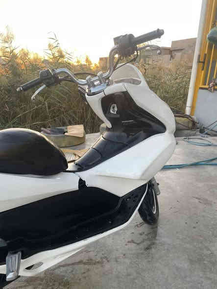 السلام عليكم دراجه pcx ياباني جيل اول نقص جامه اماميه فقط المحرك مكفول وكهربائيات مكفوله من كلشي الدراجه خير من الله السعر(11)ورقه وبيه مجال
المكان ديالى الخالص الرقم (***********)
