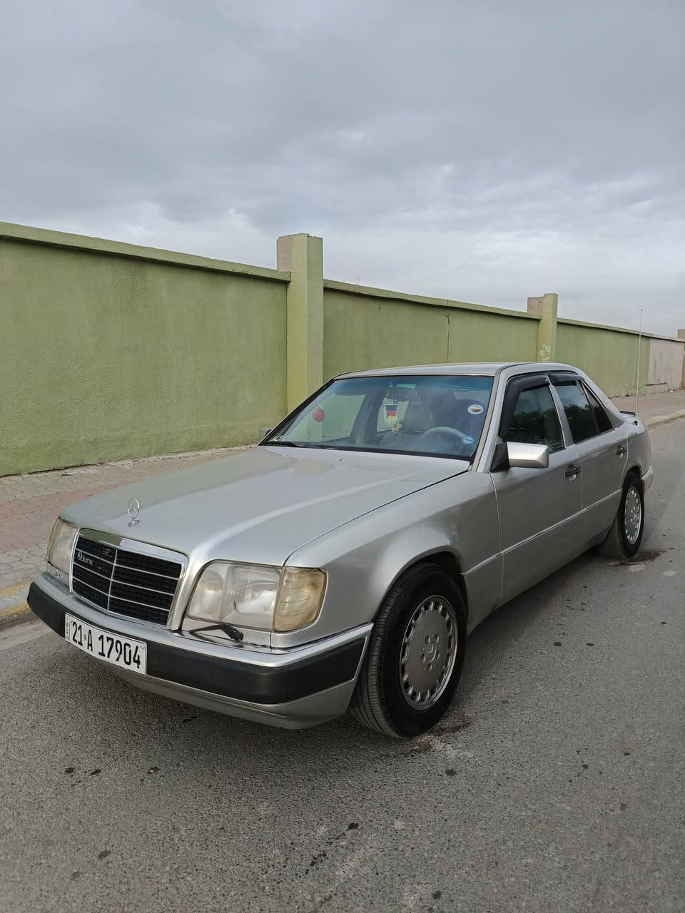 سلام علیکم  mercedes benz وارد یابان
حجم  300se
مودیل 1991 بلاد
تبرید شغال كشن كهربا سستم غاز ئیطالی
محرك بطه  3000 كیر محرك شرط
مابی ضربه ولا خیاس صبغ عام للجمالیه
سنویه ولرقم جدید بطاقه بنزین و غاز 
تایرات جدید 
مابی مصرف 
تخم لایتات زینون 
مكان كركوك 
0751 822 8122
 السعر 70 وبی شویه مجال
اذا مو مشتری لاتزعجنه مع احتراماتی
