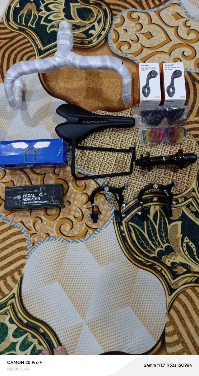 سلام عليكم للبيع اكسسوارات دراجه هوائيه كلهن جدد بالباكيت ويوجد توصيل
للاستفسار على الواتساب على الرقم التالي ***********
