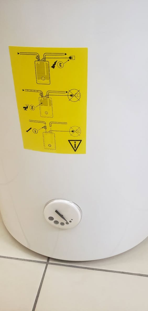 السلام عليكم  سخان الشقه البلادي  بي كسر داخلي ماعرف منين بالضبط وممنظفي ابد  مع الهيتر الاصلي مالته اريدة ب٢٠ الف


**إذا كنت صاحب هذا الإعلان وتريد حذفه لأي سبب، رجاءا أرسل رسالة إلى الدعم الفني**