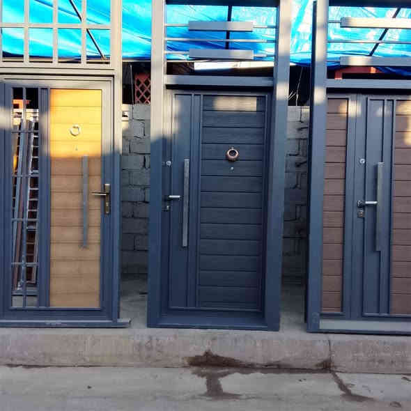 يوجد جميع الابواب  قاصة ولجنل بجميع القياسات والنقشات واسعار مناسبة كلش للستفسار ***********وبي وتساب العنوان الفلوجة
