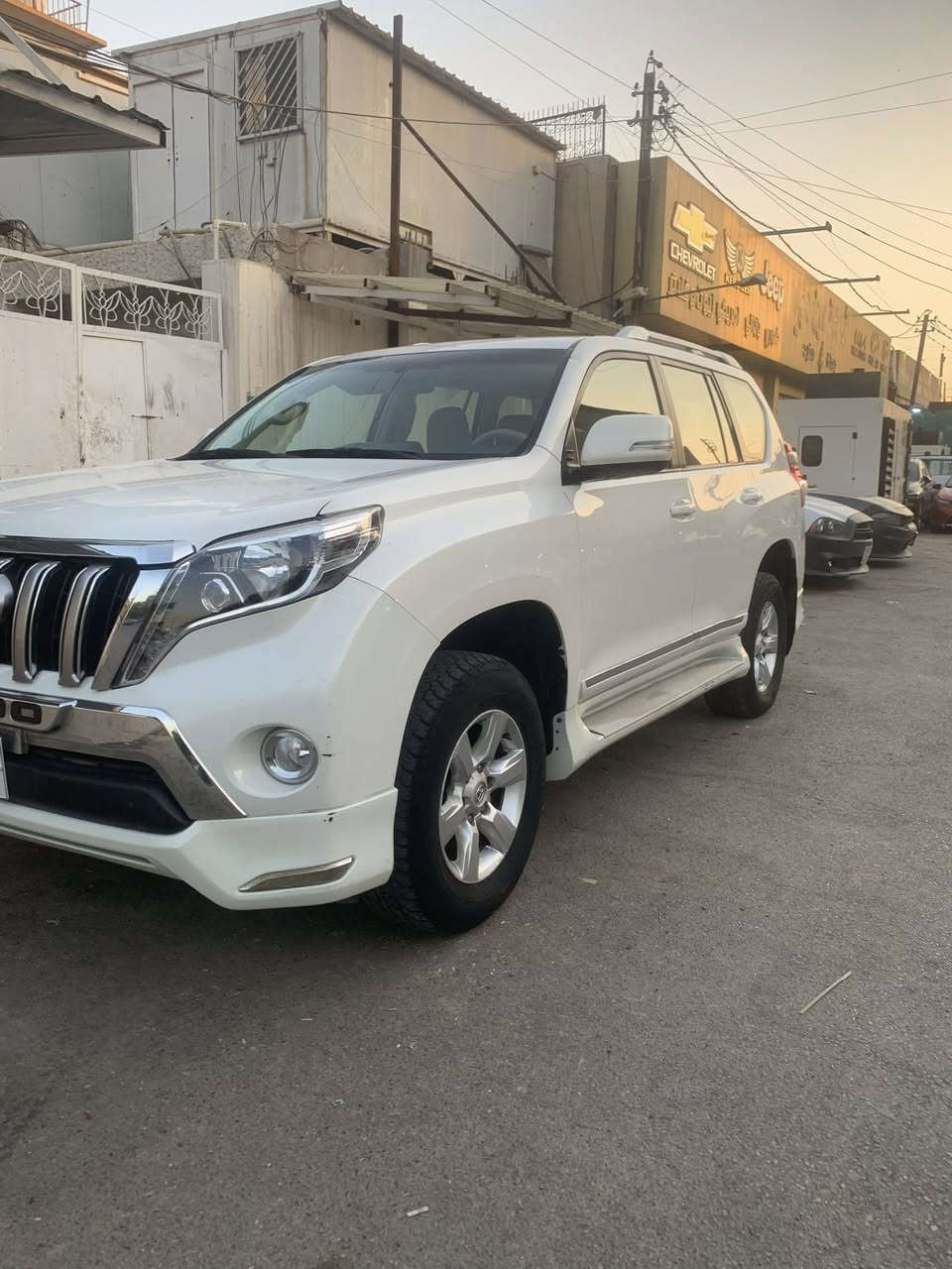 السلام عليكم لبيع برادو كويتي ساز موديل 2014  txl محرك 6 سلندر ماشيه 276 الف وقابل لزيادة سيارة جديدة  رقم بصره نكليزي  باسمي تحويل وين ميعجبك كل العراق مكفولة كفالة عامة من الضربه و الصبغ  بيها بارد جدا بصيط …المحرك و الكير مكفول… كشنات امامي كهرباء… فتحة سقف …ثلاجه…كاميرة وحساس خلفي …ثلاث قطع تبريد  7 راكب فول تحكم ستيرن + تحكم خلفي نضام تقليل الوقود ECO  مري شفط + اشاير بلمري+ فور ويل 4*4 ثلاث وضعيات مانع انزلاق ومنحدرات وصعود جبال.. 4 جام اوتو السعر 300 ورقه بيها مجال بصيط  رقم  .. *********** مكاني بغداد زيونة
