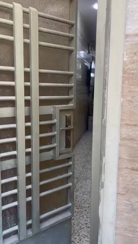 ‏سلام عليكم مشتمل للبيع المساحة 100 متر الواجهة 5: نزال/ 20 يحتوي على أربعة غرف نوم سويتات وصالة ومطبخ حار ومطبخ بارد صحيات موقع مميز حي الجهاد الشارقة قرب شارع العام  السعر مناسب جدا جدا بيع مستعجل. للاستفسار ***********.
