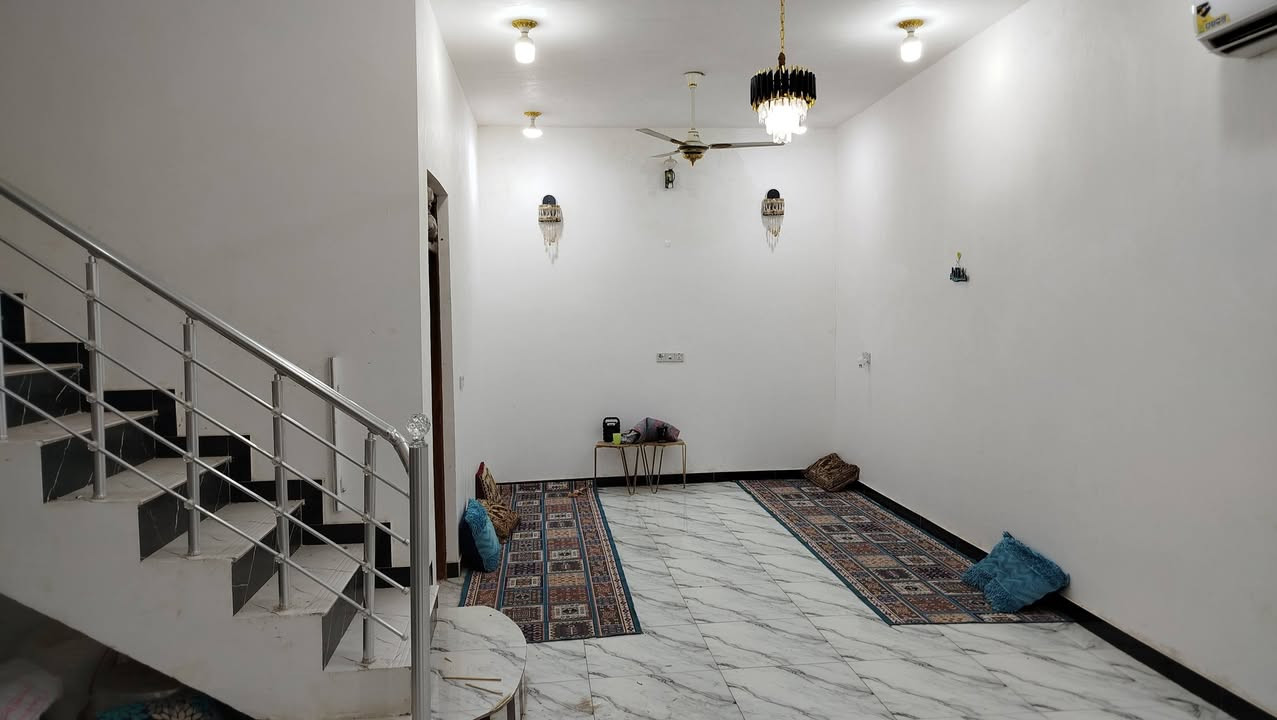 بيت  زراعي  مساحه 182 متر غرف نوم  عدد  2 استقبال  مطبخ صاله  صحيات داخلي وخارجي طابوق صب كونكريت مسلح ماء كهرباء  ثاني بيت عن التبليط قريب عل مدارس المكان سديناويه شارع سيد سلمان السعر 98 باقي التفاصيل اتصل ***********.   بي وات ساب
