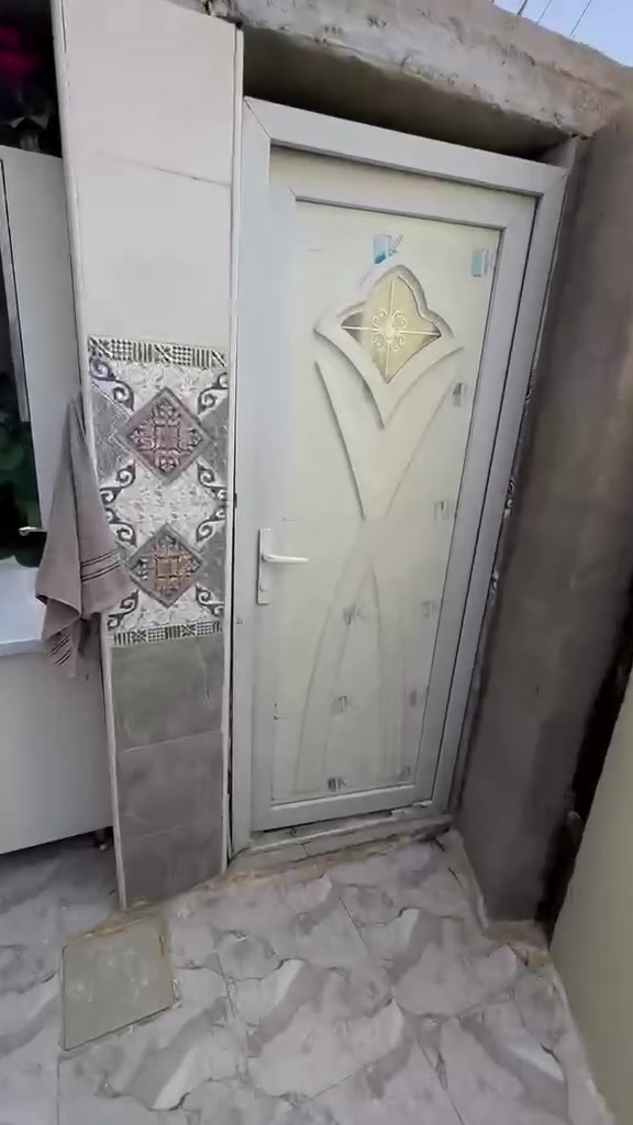 السلام عليكم دار للبيع المساحه ١٠٥متر طابو زراعي سند 25 يتكون من هول واستقبال ومطبخ وغرفه نوم وصحيات داخليه وخارجيه ومنور على الغرفه مجاري للباب الشارع تبليط العنوان ابو خستاوي شارع سيد علي الاستفسار مراسله الصفحه او الاتصال على الرقم ***********
