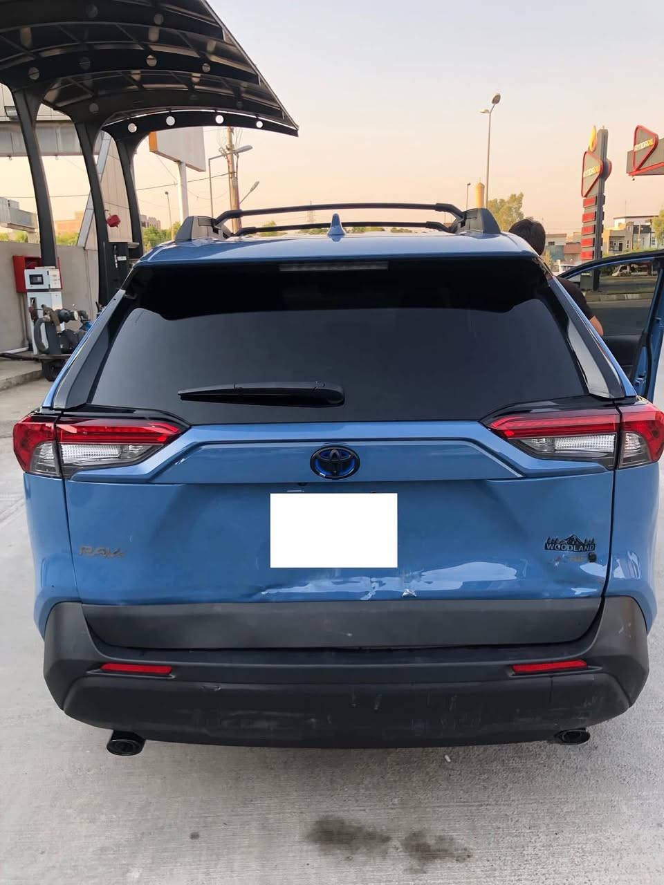 هايبرد RAV4 XLE 2023
السيارة بدون صبغ   
بصمه تشغيل
 بصمه ابواب
كراسي كهرباء 
اضوية اماميه زنون
لد امامي زنون 
رادار امامي 
اوتو ستوب
اوتو هاند بريك 
مانع انزلاق
دفع رباعي 
بلوتوث  ،
الإطارات الرياضية التي تأتي باللون البرونزى،
شاشة كبيرة وكاميرا ع الشاشه الرئيسية 
كاميرا خلفيه مع تحديد مسرب 
خاصية مراقبة النقطة العمياء في المرايا الجانبية 
خاصية التنبيه من حركة المرور في الخلفية 
مكابح الطوارئ التي تعمل قبل الاصطدام 
خاصية الكشف عن حركة المشاة حول السيارة 
خاصية التنبيه من مغادرة حارة الطريق 
خاصية البقاء داخل المسار 
خاصية مثبت السرعة التكيفي على الطريق
 ماشية  22 الف  
السيارة مرقمة  رقم اربيل 
سنوية هزة جديدة 
للاستفسار الاتصال واتس اب 
***********
