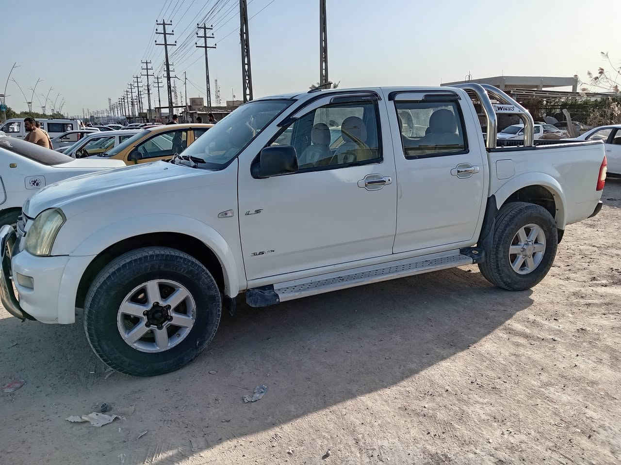 شوفرليت ٢٠٠١ فور ويل كير عادي مكينه ٣٥٠٠ سنويه منتهيه مكفوله الاصوليات مكفوله من الحادث بيه صبغ ملاحضات  البصره المدينه سعر75 بي مجال ***********
