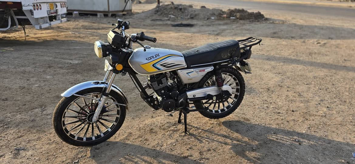 سلام عليكم دراجه للبيع موديل 2024طالعه 2025 مكان بغداد نهروان سعره ٦٥٠ وبيه مجال رقم ***********
