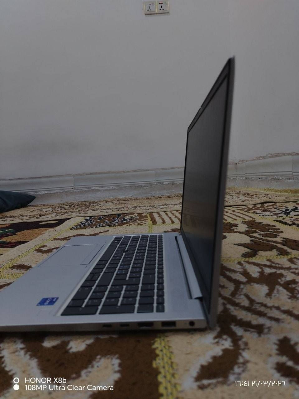 💻 HP EliteBook 850 G8 - Core i7 (11th Gen)
🔹 المواصفات:
المعالج: Intel Core i7 الجيل 11
(4 أنوية / 8 خيوط – تردد يصل إلى 4.7GHz)
الرام: 16GB DDR4 (سرعة 3200MHz)
قابل للتطوير
التخزين: 256GB SSD (NVMe سريع)
كرت الشاشة: Intel Iris Xe Graphics
مناسب جداً للاستخدام اليومي وبرامج الهندسة مثل AutoCAD وMATLAB
الشاشة:
15.6 إنج – Full HD (1920×1080) – IPS
البطارية: تدوم عدة ساعات حسب الاستخدام
الوزن: خفيف (حوالي 1.6 كغم)
المنافذ:
USB-C (Thunderbolt) / USB-A / HDMI / مدخل سماعة
الاتصال:
WiFi 6 + Bluetooth 5
🔹 مميزات إضافية:
هيكل ألمنيوم فاخر
كيبورد بإضاءة
بصمة + كاميرا + غطاء للكاميرا
سماعات Bang & Olufsen
💰 السعر:
550 ألف دينار عراقي 

***********
***********
الكمية محدودة.
