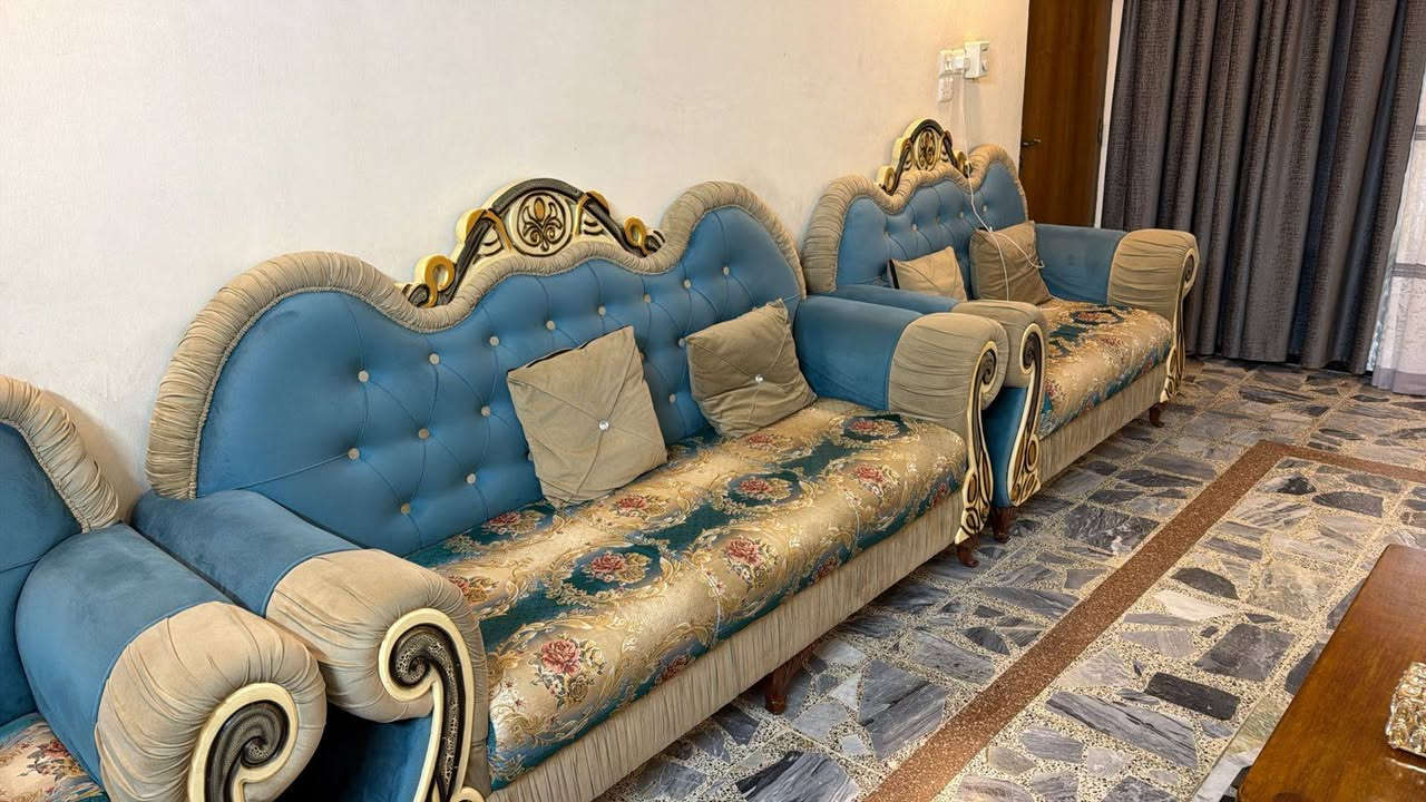 السلام وعليكم تخم والله فصلته مليون وربع تكمه تجي وشوف بعينك صار ٦ أشهر فصلته جديد ١٠٠$١٠٠ اريده 600 وبي مجال بصيط المكان البلديات شارع المرور*********** الاستفسار
