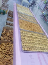 ميز محل • ميز بقلاوة • مستخدم قليل