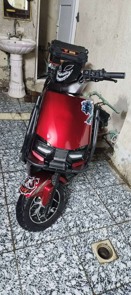 السلام عليكم دراجه شحن للبيع ست بطاريات ملف 2500 هذا الرقم*********** دراجه سعرها 650
