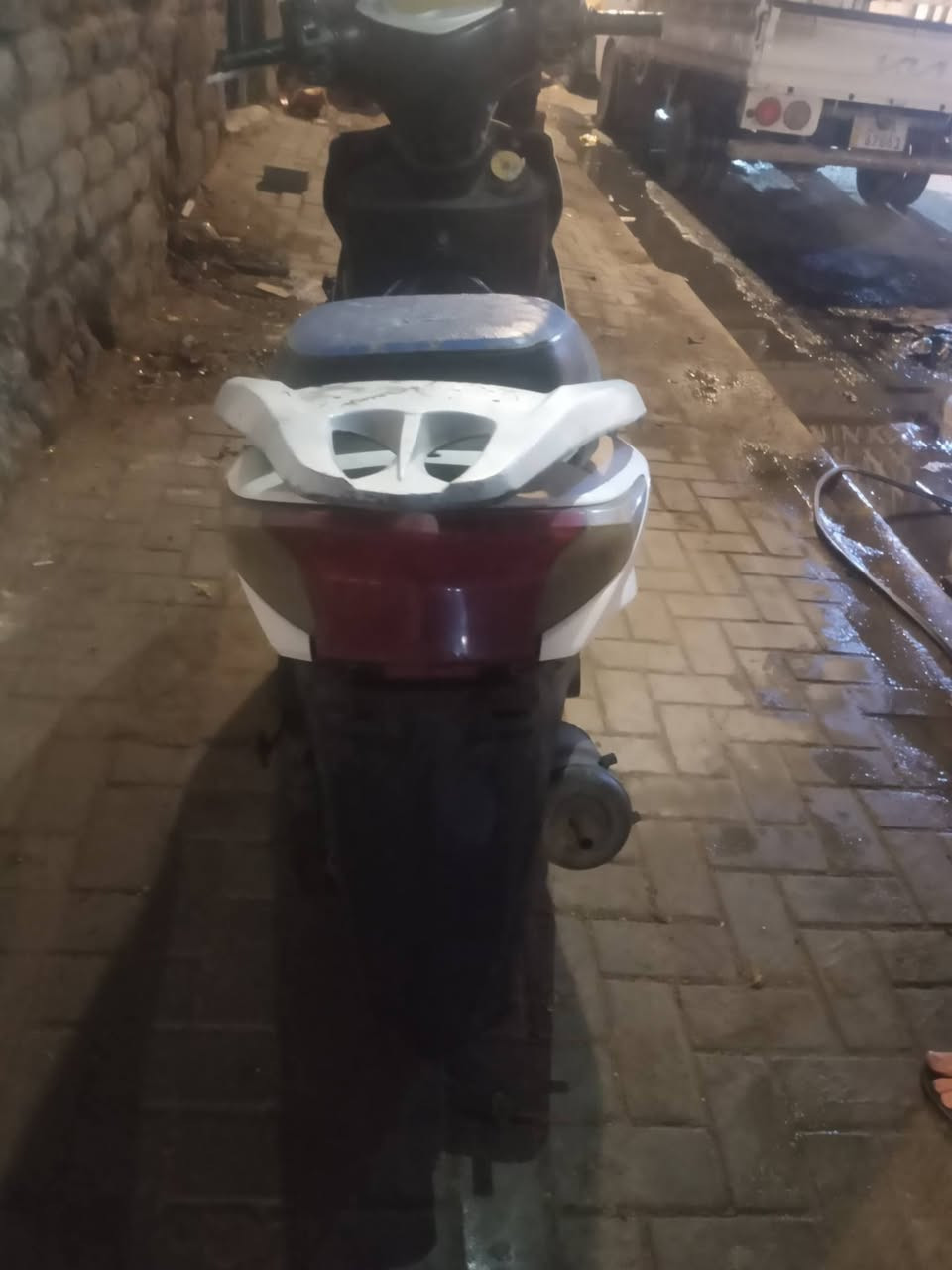 دراجه سكنز للبيع العنوان بصرة حي الحسين 
سعر 350 او بيه مجال قليل 
رقم الهاتف ***********
