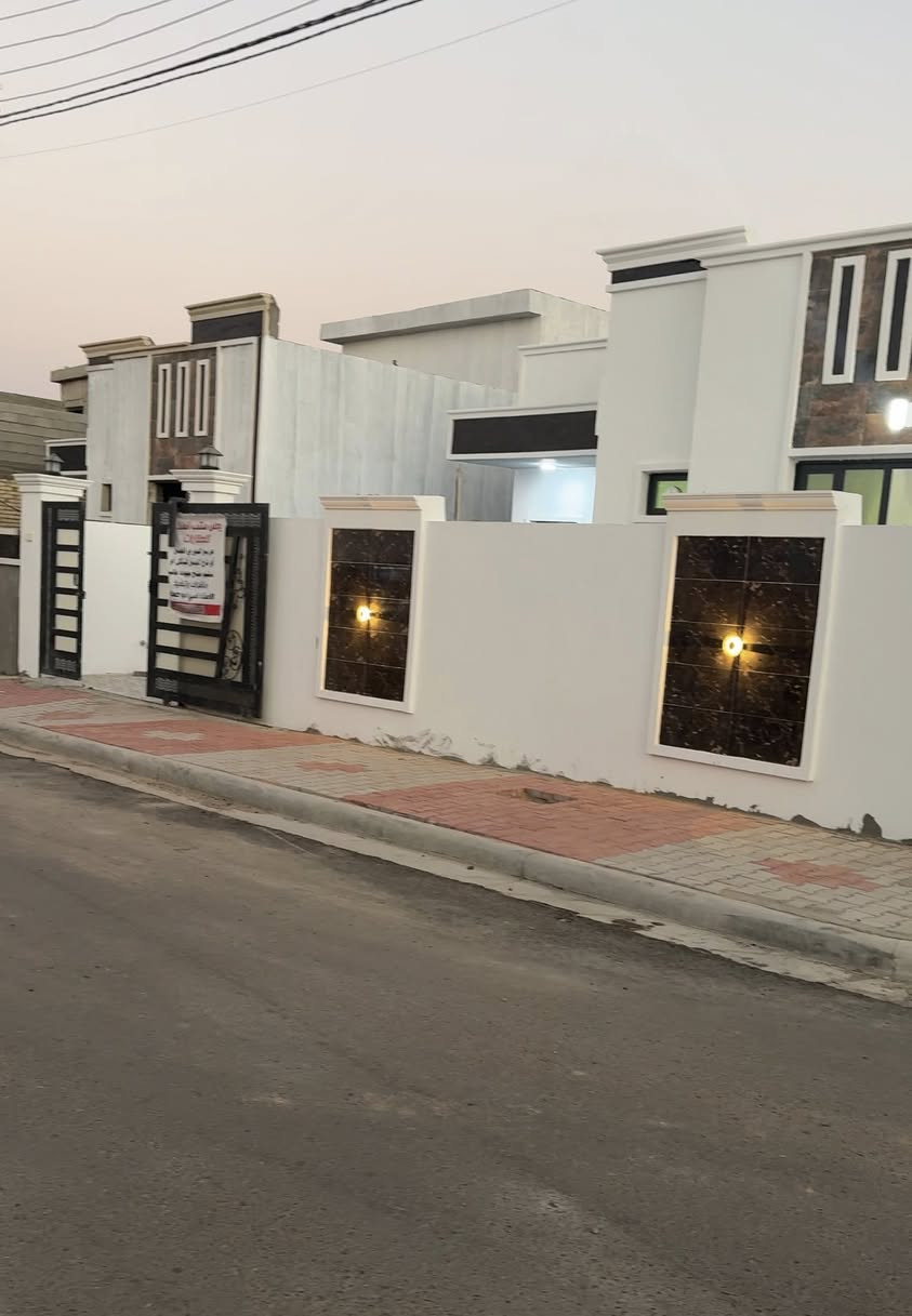 دار للايجار مجمع اليرموك مجاور المجمع الهندسي
مساحه 250 متر ركن الدار جديد ممسكون مؤثث 
***********
