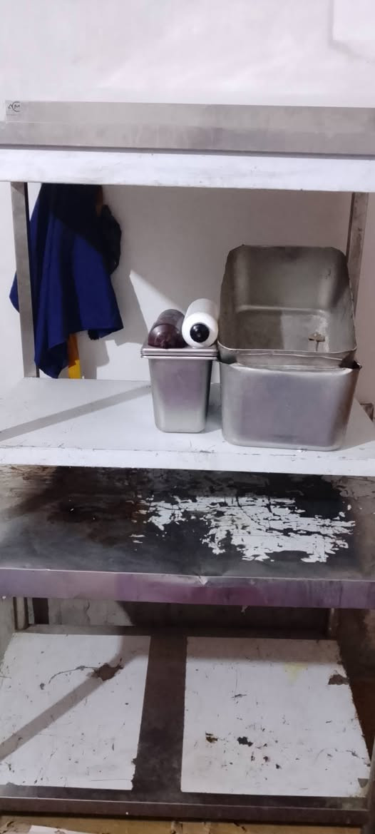 اغراض مطعم للبيع ***********
