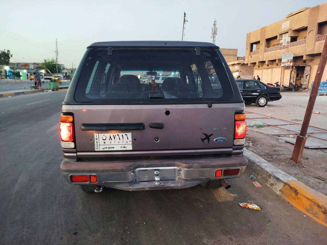 بيع نقد او اقساط مقدمة ٣٠ وبالشهر ورقتين بدون عملة بعد السعر الكلي ٤٨ فورد اكسبلور ٩٥ جديدة كير محرك كهربيات بلاد كلهة شغالة تخم تاير باتري صدر خلفي وامامي جدد ***********
