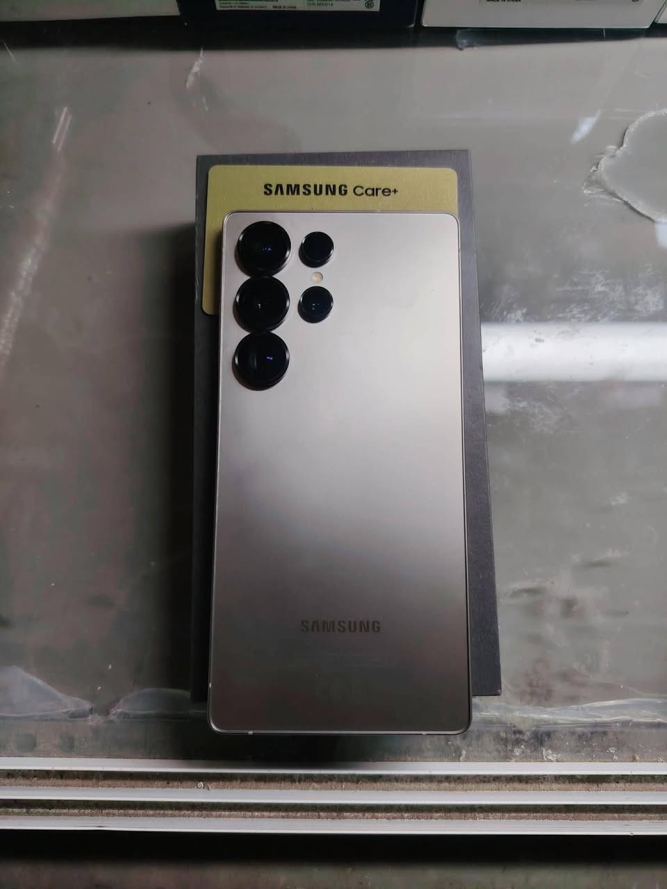 سامسونك كلكسي S25 الترا ذاكره 256 رام 12 وكاله كارت شاشه ستخدام سبوع فقط كامل ملحقات تواصل واتساب فقط ***********
