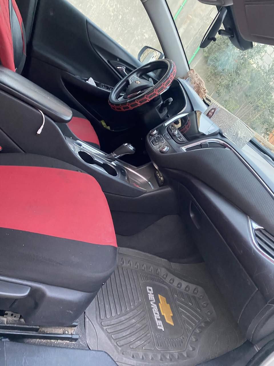 نوع السيارة : شوفرليت Chevrolet
✅ موديل السيارة  :2020
ماليبو Malibu
✅ الفئة : LT
✅ سنة الصنع :  2020
✅ عداد المسافة : 95 الف كيلو
✅ المواصفات : 
• حجم المحرك : 1500 توربو 
•گير cvt 7 سرعات  بي مشكله  بالتحركه ال D
• بگ لايت لد
•داخل اسود
•تدفئة كشنات
•تبريد قطعتين
•تبريد مناخي (منفصل) 
•كاميرا دوراة
•تحكم ب نظام AutoStop
•بصمة بيبان & بصمة جنطة
.بصمة تشغيل 
•تشغيل عن بعد
•فتح سقف فول
•منافذ شحن USB و Type C
• شاشة : شاشة حجم ( 😎 بوصة (ايباد) للتحكم بأيعازات السيارة ومزود ببرنامج  Car Play و Wifi ويدعم برنامج الخرائط والملاحة.
• نوع المقاعد : قماش 
•اضافات المقاعد :  السائق كهربائي
• اضافات المقود ( الاستيرن ) : تحكم ستيرن جهتين بلوتوث وحاكية ومثبت السرعة وتحكم صوت.
✅ العجلات : ويل كب حجم 17 لفئة LT
✅حاله الحداده :80%
✅ نوع انظمة السلامة :
• نظام ABS مع مانع للانغلاق و الانزلاق   •نظام EBD الالكتروني لقوة الفرامل الامامية والخلفية.
✅ مصدر السيارة : وارد أمريكي .
✅ الحالة :
• الضرر : مرفق في صور جميع ضربات السياره 
✅ موقع السيارة : البصره 
✅ الرقم : بصره معوقين تنتهي السنويه 2027 راعيها موجود 
✅ السعر : 99 بيها مجال 
☎️ للاستفسار الاتصال 
***********
