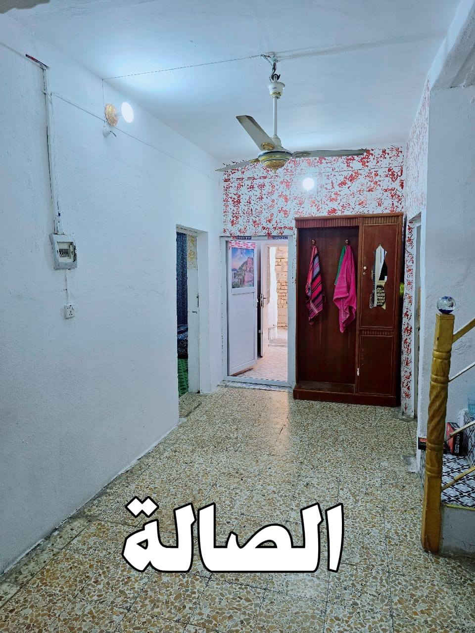 دار للبيع 
المساحة ٢٤٠ متر طابو صرف 
حي العسكري قرب فرن صمون المصطفى 
قاط ونص عالي عله الشارع 
السعر ١٣٥ مليون قابل للتفاوض 
هاتف / ***********
