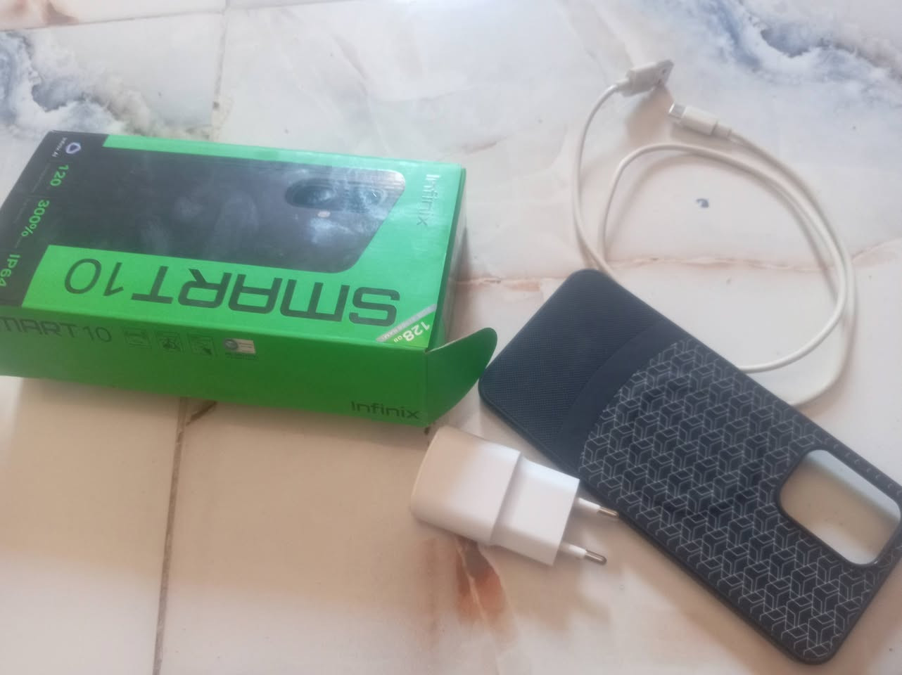 السلام عليكم جهاز نضيف وياه لزكه وكفر بطاريه 5000الف ذاكره 64 مكفول السعر 90وبي مجال قليل المكان الرميثه فرع الهلال رقمي ح***********
