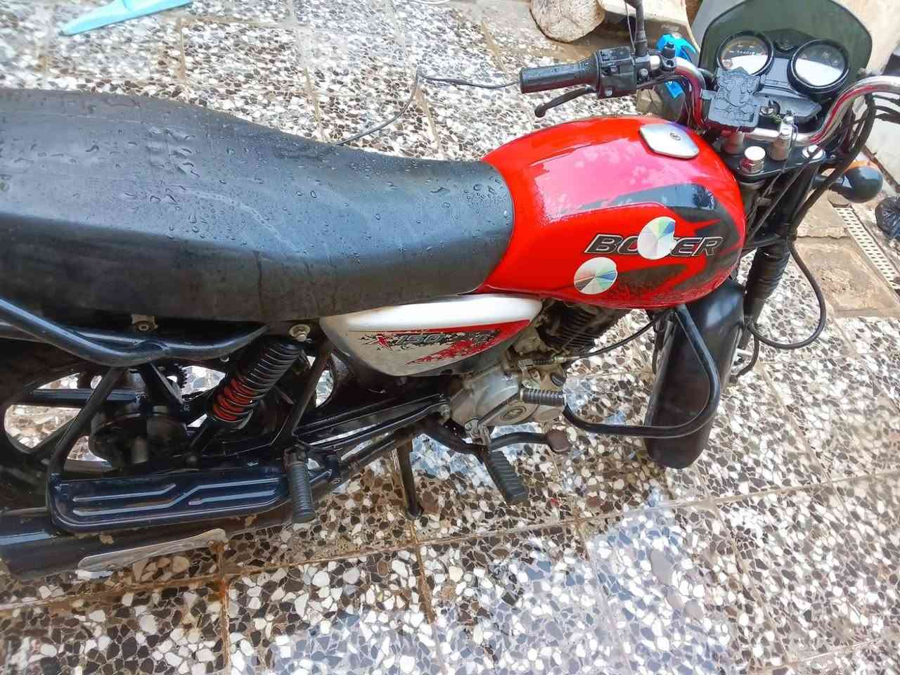 بوكسر مديل 22 مجفته مره وحده سنويه بس رقم ضاع باجر اطلعه السنويه باسمي دراجه مثل مشوفون بصوره نضيفه وصوت المحرك ناعم غلاف الزنجيل اني مؤخره بس عندي موجود سعر 1500  وتجي تستلم وتحويل مباشر الشراي يتصل أو يراسل وتساب
***********
