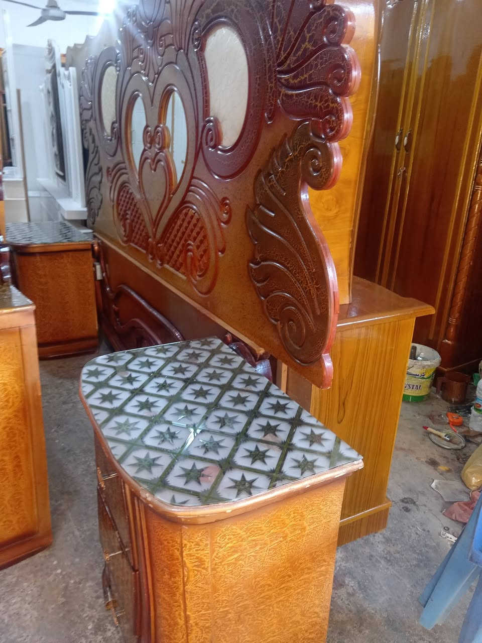 للبيع غرفه شغل عراقي جاهزه السعر ٥٥٠ قفل الرميثه مجاور اهل الذهب *********** ابو وهاب النجار
