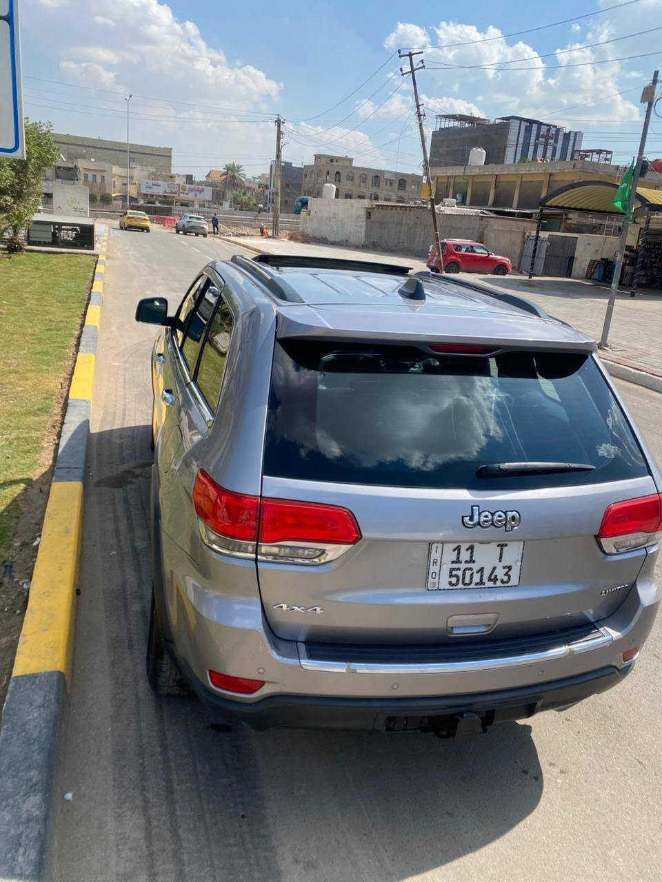 سلام عليكم جيب لاريدو موديل ٢٠١٥جاهزة الف ماتخسر عليهة حتى كلوب السيرفس طافي وفول لتختة حادثهة جاملغ وبنيد بدون دواخل السعر ١٨٠وبيهة مجال وهذا رقمي بسمي رقم وهزة جديد بغداد ***********
