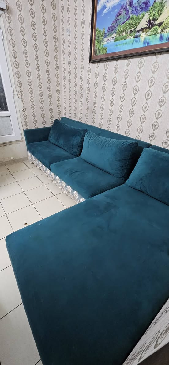 السلام عليكم كونر جديد نضيف ٪100
سعره 350 بي مجال كلللش بسيط 
***********
