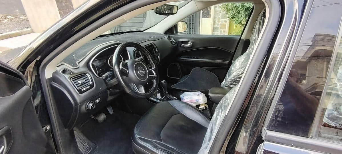 للبيع جيب كومباس موديل 2018 سياره ماشيه 85mi الف فول موصفات 1/1 ضرر قطعه وحده بوند بدون دواخل السعر 137 
***********
