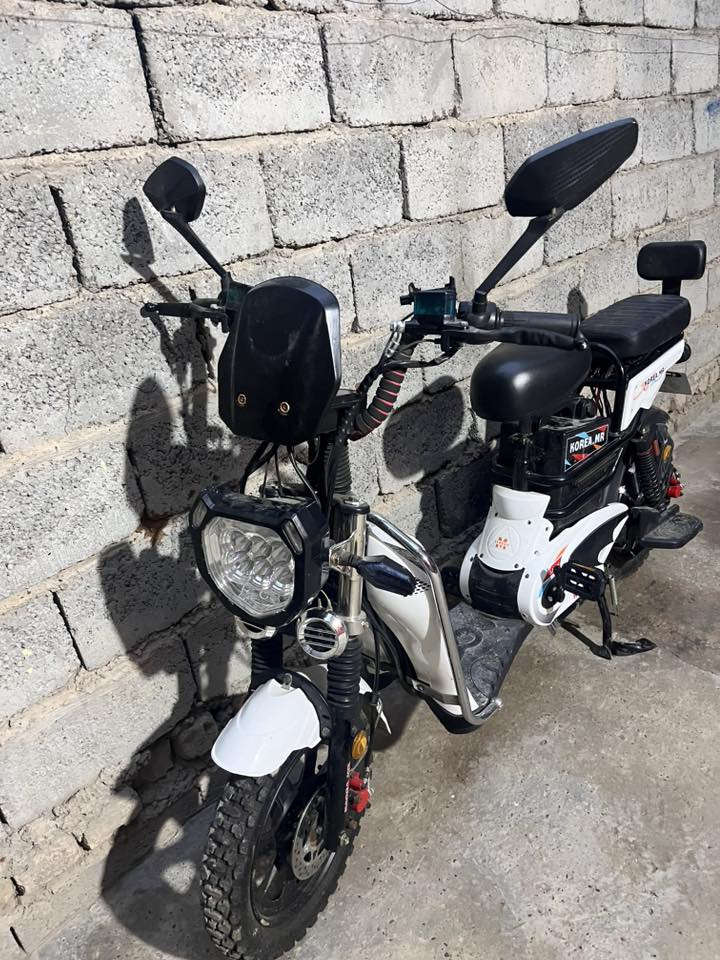 شحن للبيع
طافي ماادري شبي بس بطاريات مابيهن شي 
سعر ٢٠٠ قفل بعد جديد مصار كم شهر من اشتريت
***********
