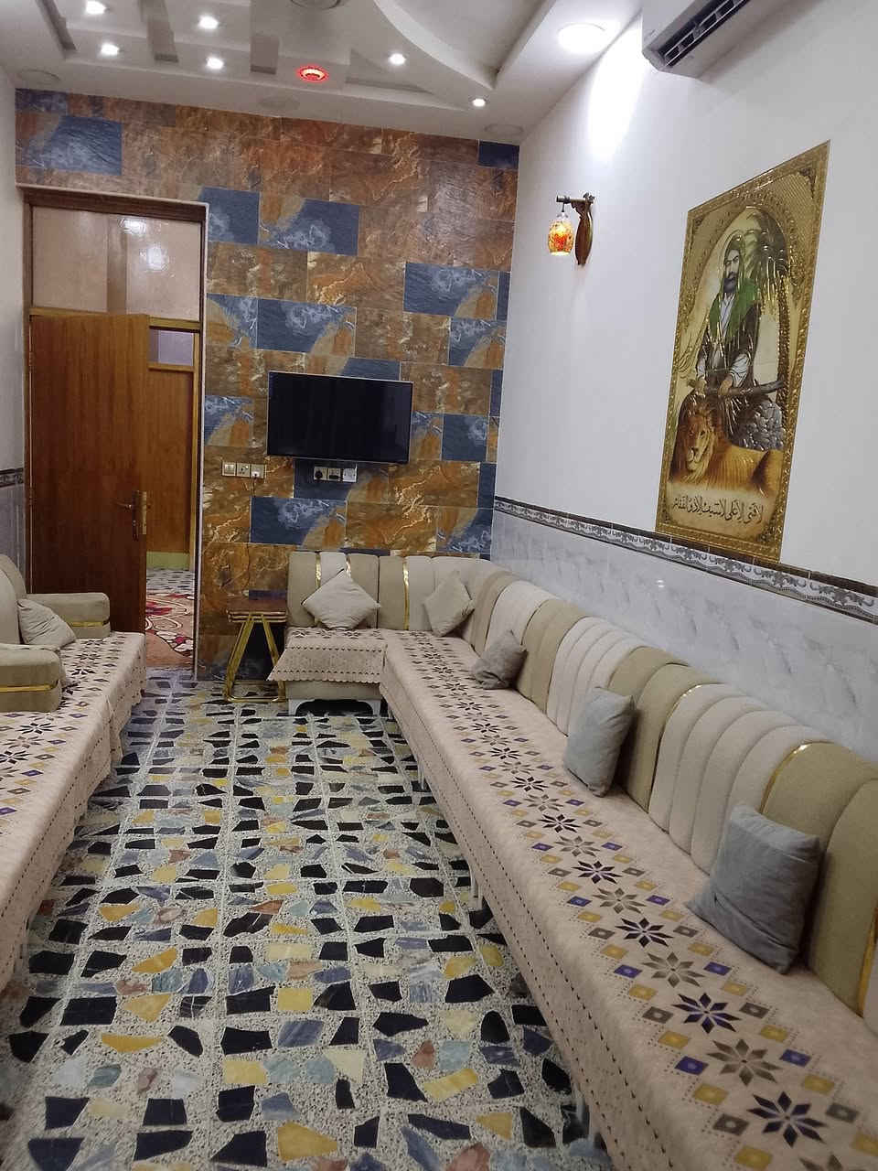 السلام عليكم بيت للبيع مساحه120 منطقة كماليه البستان قرب مدرسة البستان الاهليه متواجد بي وقت رقم الانتصال ***********👍🏻
