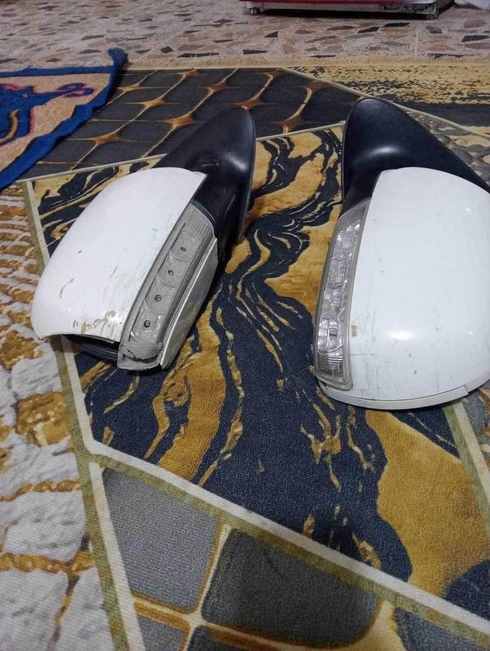 سلام عليكم للبيع زوج مري سنتافيه إم الاشاير مستعملات الجه اليمنى بيها كسر بطرف  والسائق جيده فطر صغير بل الاطار الرفيع تحكم يشتغل
 موضح بل الصور الاتصال على الرقم *********** قيم بل الله يرضيه بي
