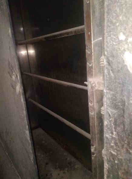 السلام عليكم  شوايه دجاج حجم كبير للبيع 8شياش نضيفه كبل شغله ماناقصه شي وراها 3 شياش سعرهه ٣٥٠ وبيهه مجال للشراي ولمو شراي رجاءً ليطب مكاني بغداد ابو غريب .هذا رقمي ***********
