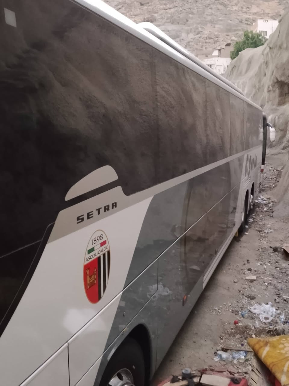 السلام عليكم باص سترا جيتي ٤١٧ موديل ٢٠٠٦ تبريد زعانف تخم تاير ٦٠ نفرا مكينه ٨ كير سطر سياره جديده بمعنى الكلمه *********** مكان السياره بغداد
