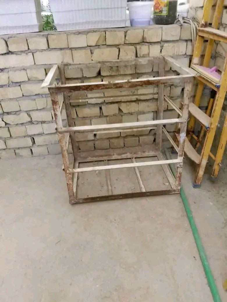 سلام عليكم اغراض للبيع 
سبلت عمودي شغال طنين وثلث 
مبردة سرعتين شغالة 
قفص مكيف 
غسالة حوضية 
مكان الزعفرانية ***********
