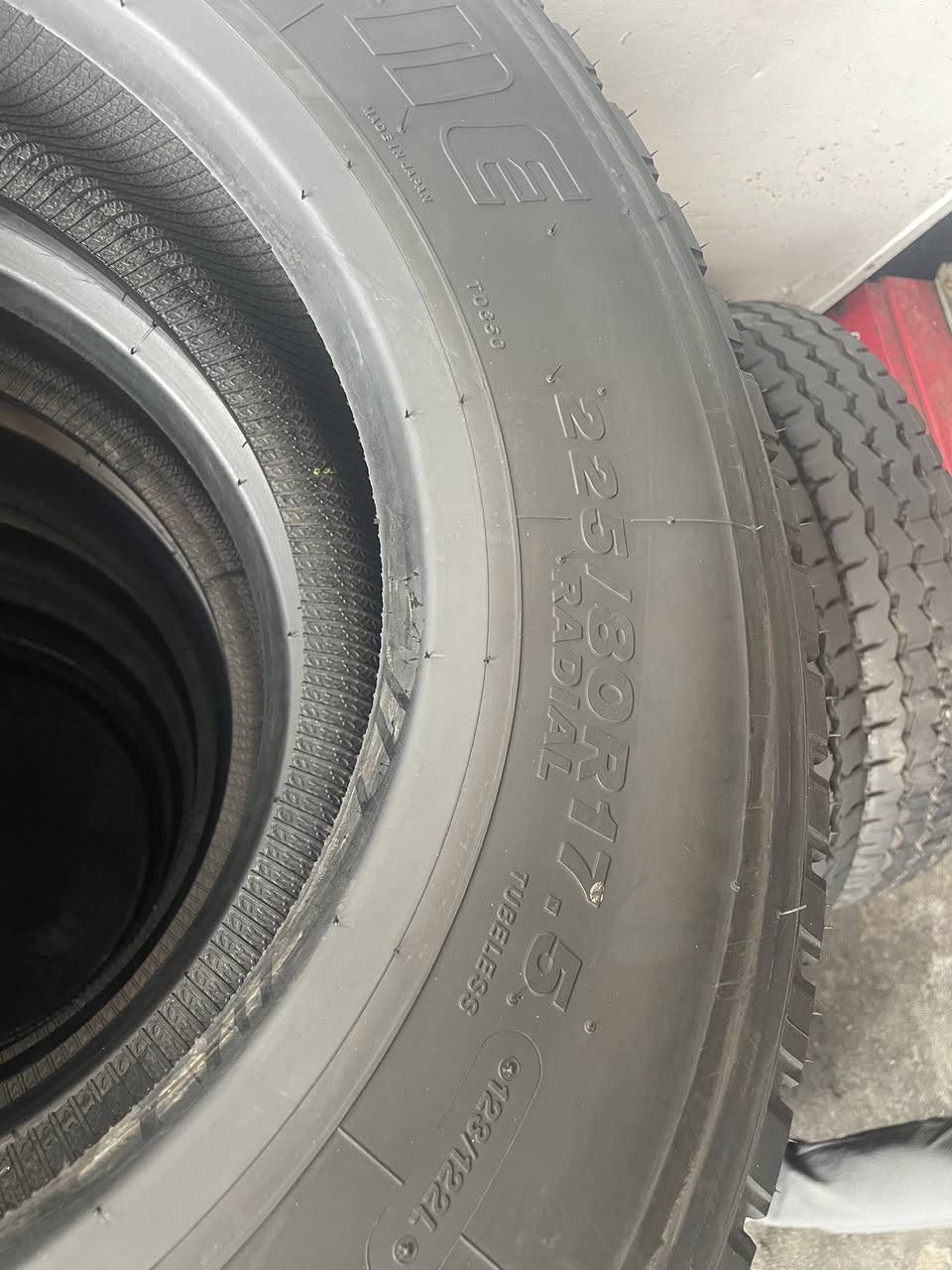 تاير برجستون ياباني جديد كنتر الحجم 17:5 انتاج 25 سعر زوج 375 الف مكاني مجمع مشن بغداد يوجد توصيل 🚚 لجميع محافظات جملة و مفرد 
*********** واتساب
