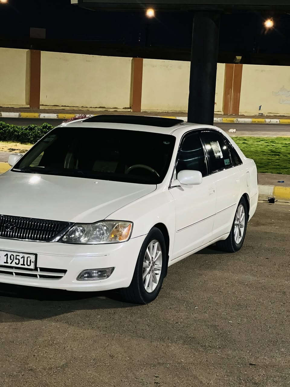 السلام عليكم 
تويوتا افالون 2000 امريكي فول مواصفات 1/1 xls
السياره جديده جدا مكينة جديده مكينه 6 سلند 3000 
السياره بيها كم مكان صبغ قماره مكفوله لا شاصي ولا لغد 
منظومة تبريد جديده راديترات جديده ادامة كامله على المكينه 
تخم تاير جديد حداديه جديده 
مواصفات السياره 
-فتحة سقف طكتين 
-كشنات كهرباء 
-كشنات تدفئه 
-كشنات خزن 
-سستم سماعات jbl مع دمام
-مثبت سرعه 
-شاشة معلومات بلاديه 
-كاميرا خلفيه 
-داخل مغلف جلد 
مكان السياره الانبار الرمادي 
سعر السياره 95 ورقه وبيها مجال 
رقم الهاتف ***********
