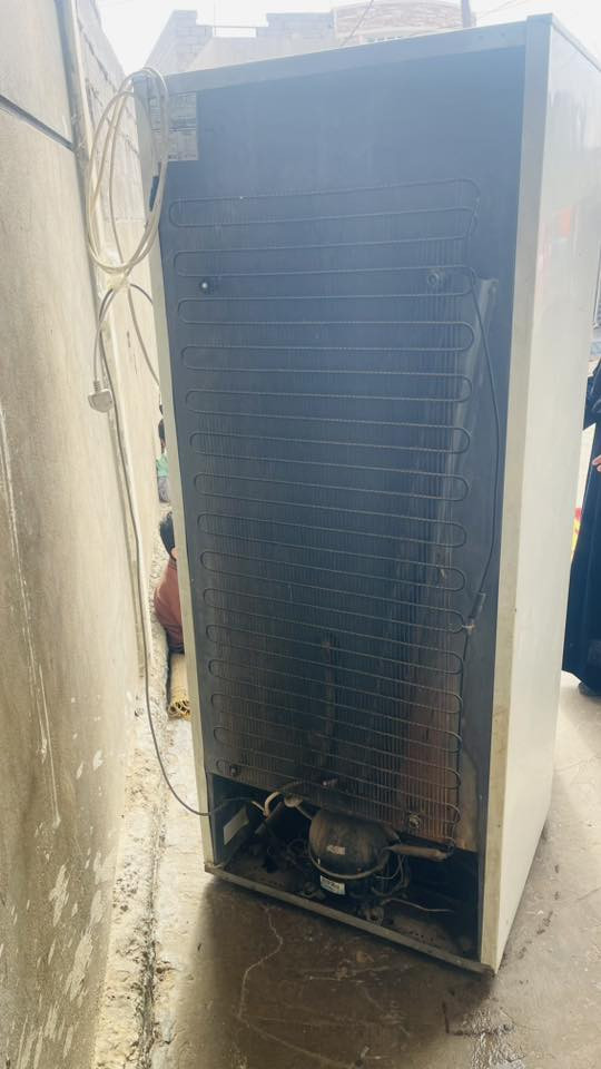 يالله من رخصه الادمن  اخوان ثلاجه نضيفه تجميد فول موطور وقازها مفول والكشر كدامكم الصور السعر 130 وبيها مجال للاستفسار خاص او الاتصال على رقم ***********
