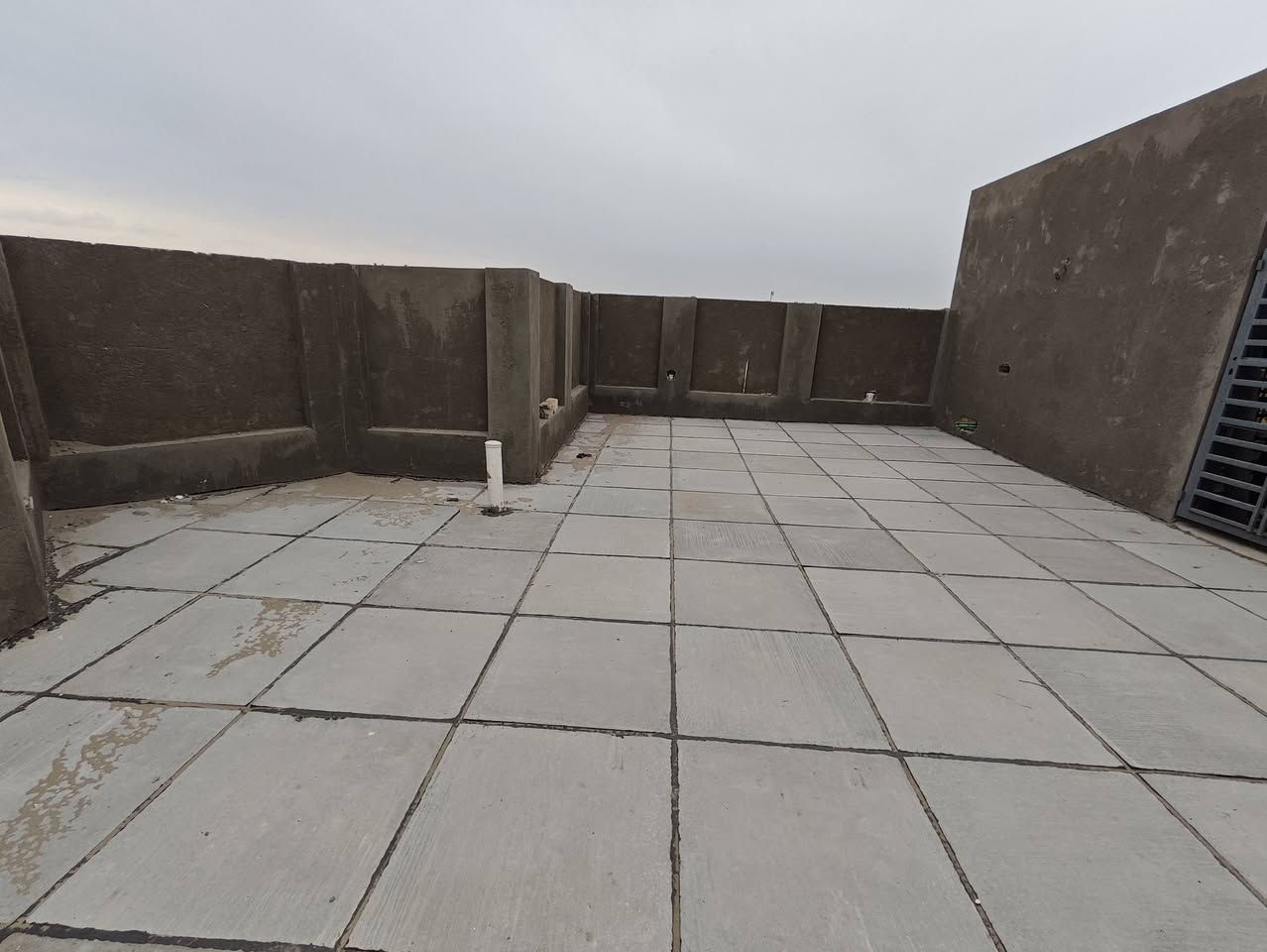 بيت 200متر +عرصة200 للبيع 
قرب فلكة الشافعية منطقة أم عباسيات نزلة جامع ام البنين
للاستفسار اكثر الاتصال او مراسلة الرقم ***********
