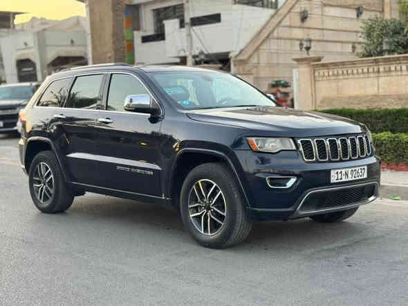 السلام عليكم 
جيب 2017 وارد امريكي حادثها جاملغ وبنيد وهنا بيها بابين ضبغ بدون دواخل ومنزل صور الحادث داخل المنشور فول مواصفات لميتد سياره حاهزه
العنوان بغداد السيديه
السعر 175$
للاستفسار / ***********
