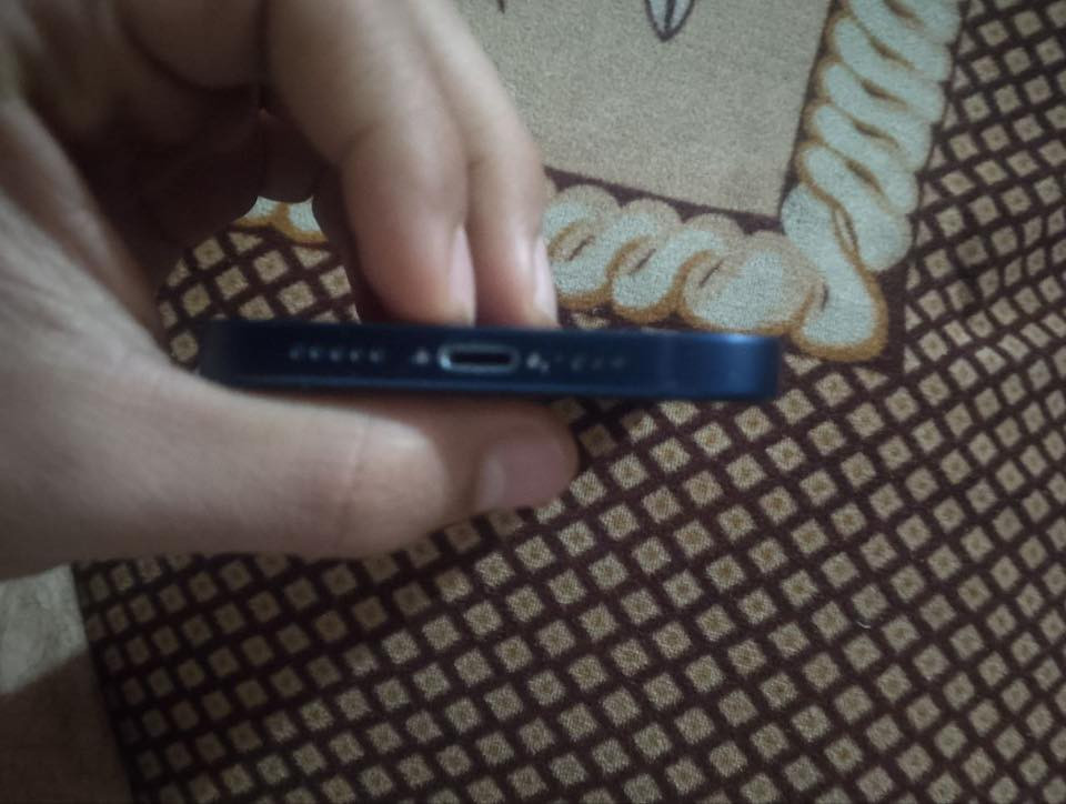 ايفون 12 عادي  نضيف 100/100 شخط مابي + بطاريه 
مرفوعه 96+مامبدل بي أي شي+ذاكره128السعر350 وبي  مجال مكاني بغداد  المدينه رقمي***********
