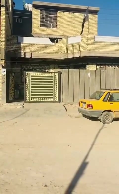 السلام وعليكم/بيت للبيع 200متر +
حديقة خارجية300متر تشجير الواجهة 10 النزال20 البناء طابق ونص يحتوي على  ستقبال ومطبخ وصالة وصحيات وغرف عدد2 والطابق الثاني صالة وصحيات وغرف عدد2 وبيتونة وبي صطح عدد2 
موقع البيت الرئاسة شارع 20 شارع سكلة المصطفى الي مقابيل صيدلية ابن البيطار يباع الدار معى الاثاث او بدون اثاث 
موقع البيت جدن راقي للستفسار اكثر
الاتصال على هذا الرقم/***********
