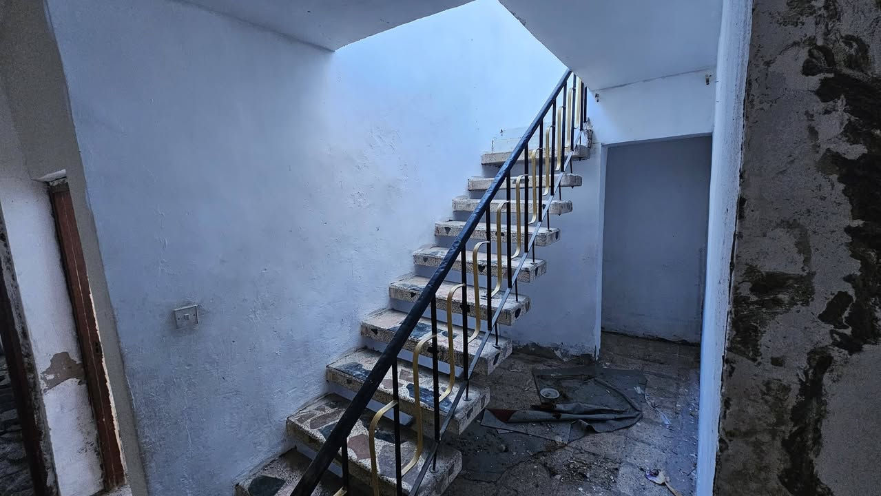 بيت للبيع
السلام عليكم
بيت مقطوع يصلح للسكن
 او تفليش البيت واستخدام الارض لبناء بيت جديد، والبيت فارغ َالسعر على الخاص ويوجد واتس للاتصال او المراسلة. 

المكان : الكرامة _ شارع المضمد ابو علاء مقابيل بيت جدوع 
المساحة : 160 متر
نزال : 6x27
نوعه الارض :زراعي

للاستفسار :
*********** 
 ***********
