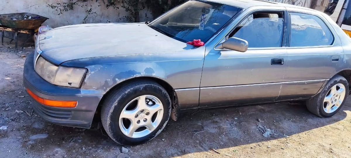 سلام عليكم سيارة لكزز موديل 1991 بدي نضيف لا ضربه ولا خياس مكفوله من النقل والكصه والعيب الشرعي راعيه بخور زبير يريد تحويل رقم بغداد. محرك ثنين ونص الگير بيه تأخيره على البك فقط. سياره بدية كلش نضيف لا صبغ ولا مسمكر دواخله حلوه تبريد كامل عوزه فقط كمبريسر. هاتف ***********... السعر 30
