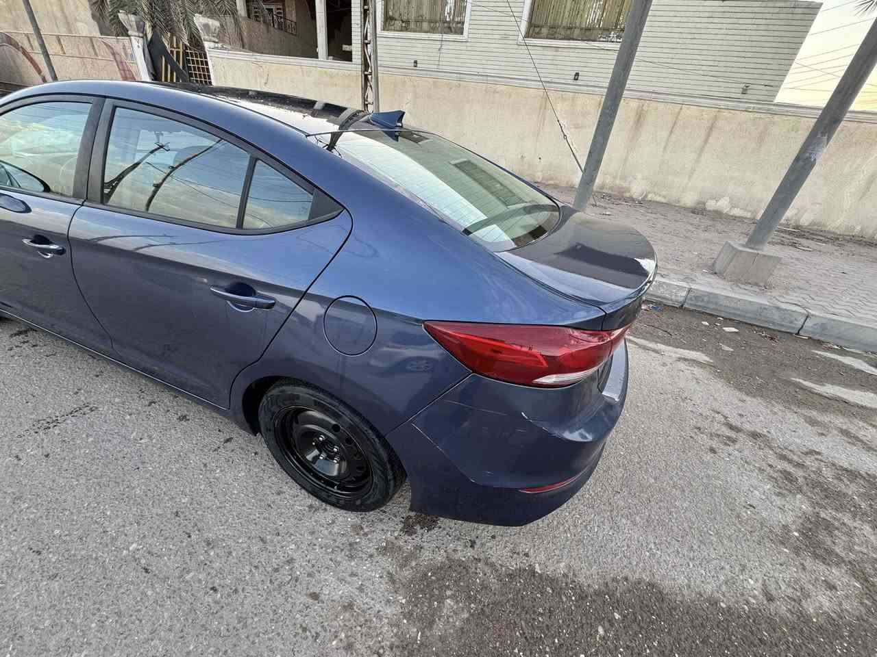 هيونداي النترا 2017
اللون نيلي رقم بصره مميز حره 
السيارة وارد أمريكي جاملغ و بنيد 
السيارة مصبوغه عام اثر جراد 
السعر 100 ورقه 
شدة فقط 
وانا بخدمة الشراي 
للتواصل ***********
